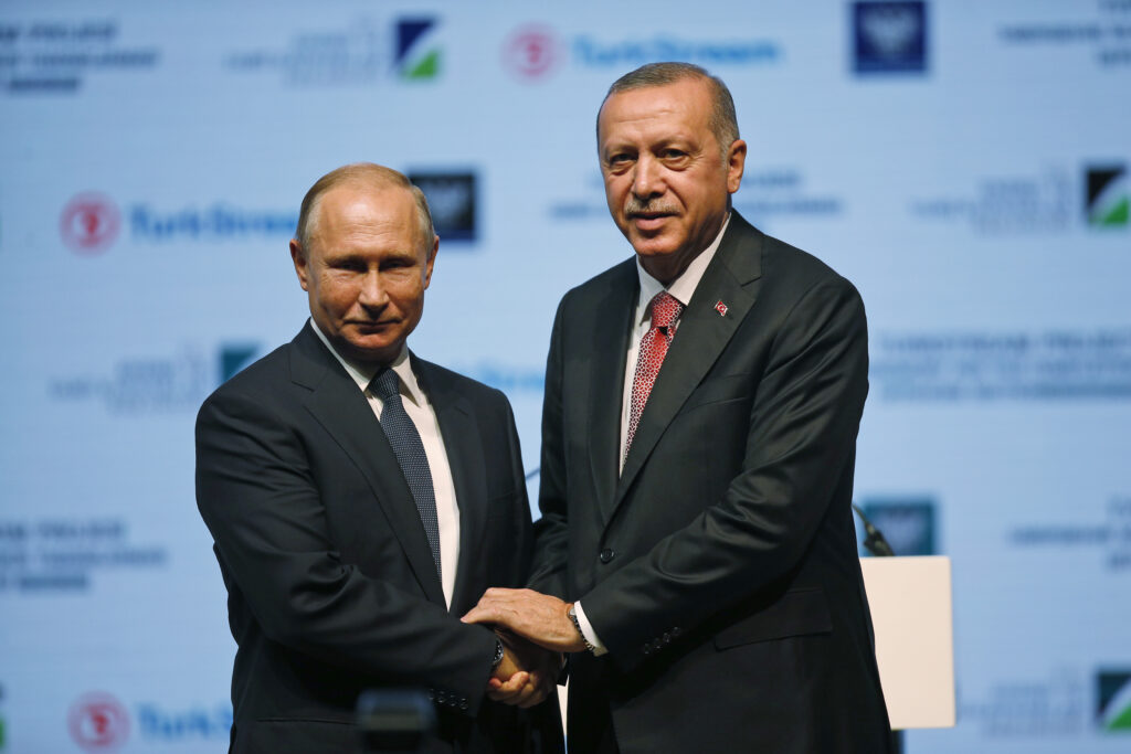 Ο Ερντογάν εγκαταλείπει το δολάριο στις εμπορικές του σχέσεις με τη Ρωσία και άλλες 3 χώρες