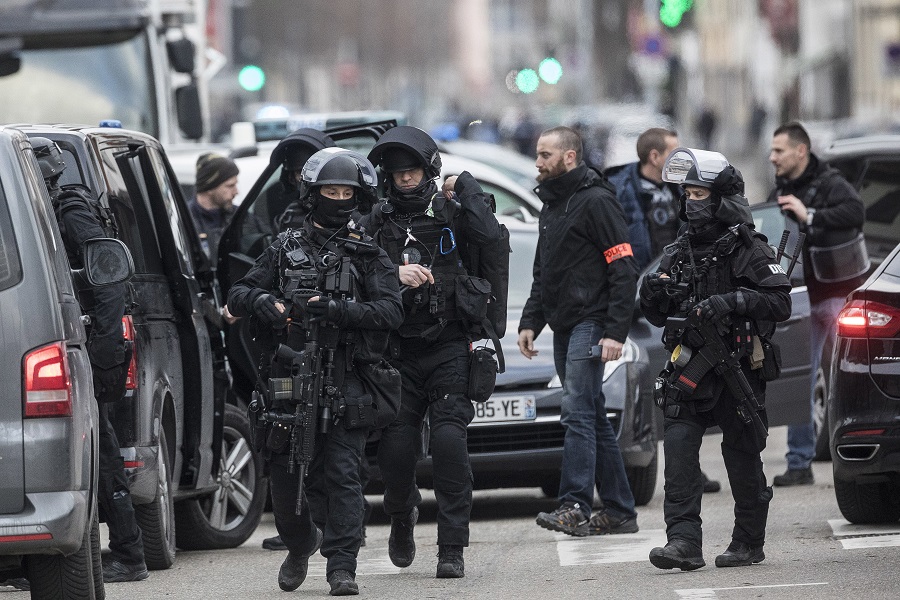 Ο δράστης της επίθεσης στο Στρασβούργο αναζητείται «νεκρός ή ζωντανός»