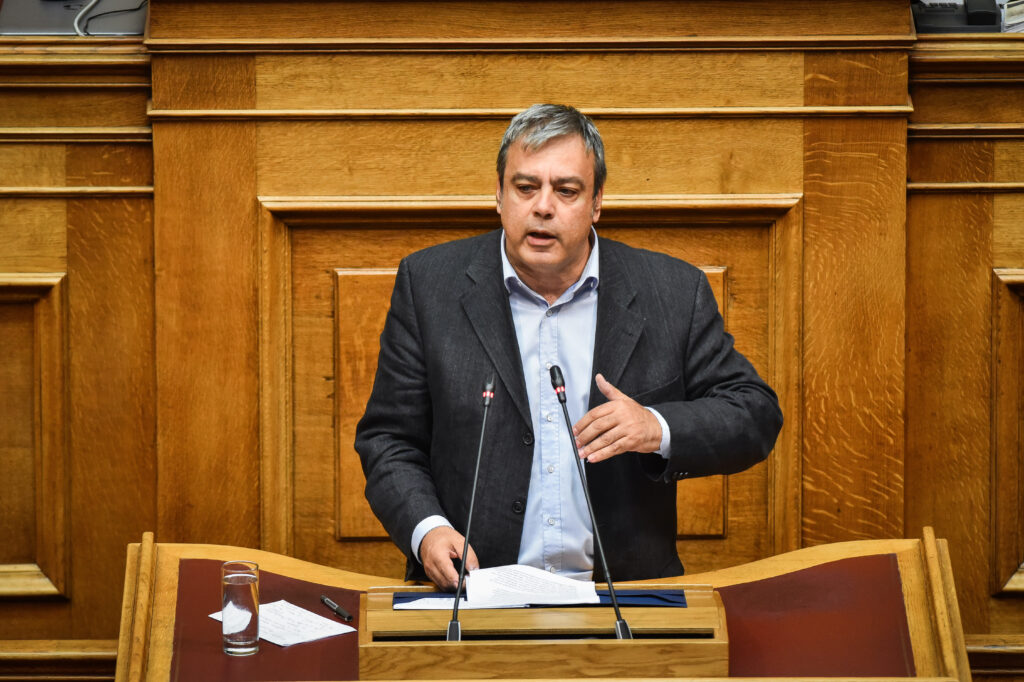 Βερναρδάκης: Μήνυμα κατά του σκοταδισμού η αποψινή ομιλία του πρωθυπουργού