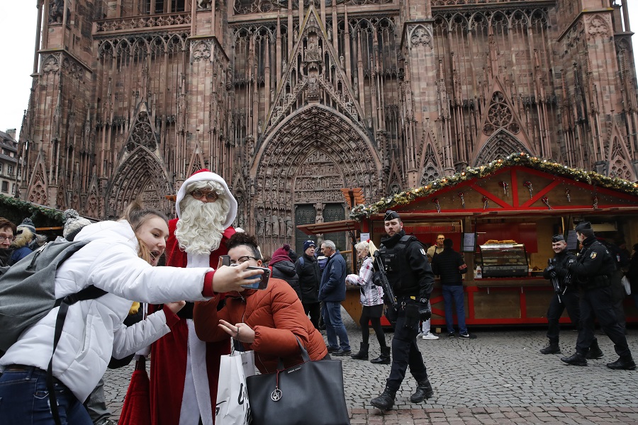 Και τέταρτος νεκρός από την επίθεση στο Στρασβούργο – Ξανάνοιξε η χριστουγεννιάτικη αγορά