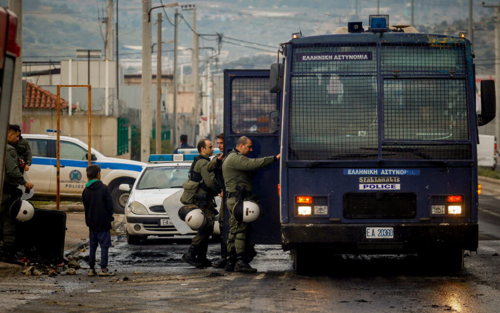 Επεισόδια έξω από καταυλισμό Ρομά στον Ασπρόπυργο (Photos)