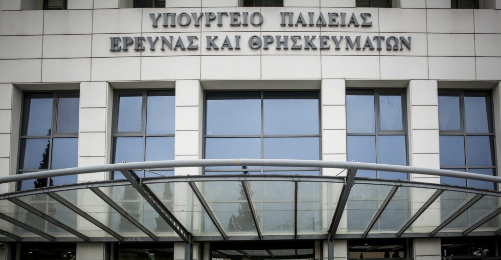 Ανοιχτή επιστολή από 1.000 αναπληρωτές εκπαιδευτικούς σε Τσίπρα και Γαβρόγλου