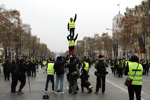 Παρίσι: Η αστυνομία με βάση τις… συλλήψεις, βγάζει πολύ λιγότερα σήμερα τα «Κίτρινα Γιλέκα»