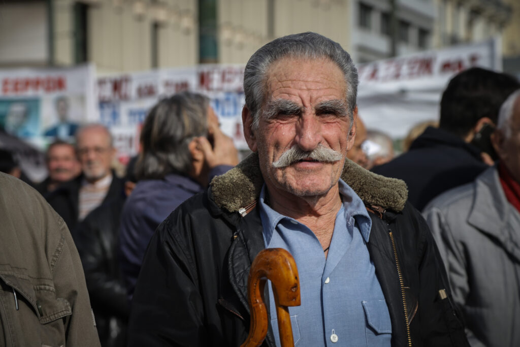 Ποιοι συνταξιούχοι είδαν στο λογαριασμό τους διπλές συντάξεις και μερίσματα