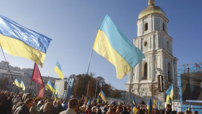 Θρησκευτική ρήξη ιστορικών διαστάσεων Ρωσίας-Ουκρανίας – Αυτοκέφαλη ανακηρύχθηκε η Ορθόδοξη Εκκλησία στο Κίεβο