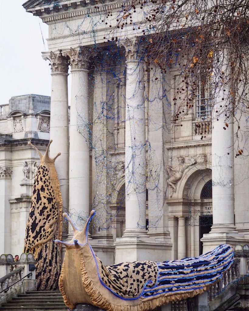 Λονδίνο: Οι δύο τεράστιοι γυμνοσάλιαγκες της Tate Gallery