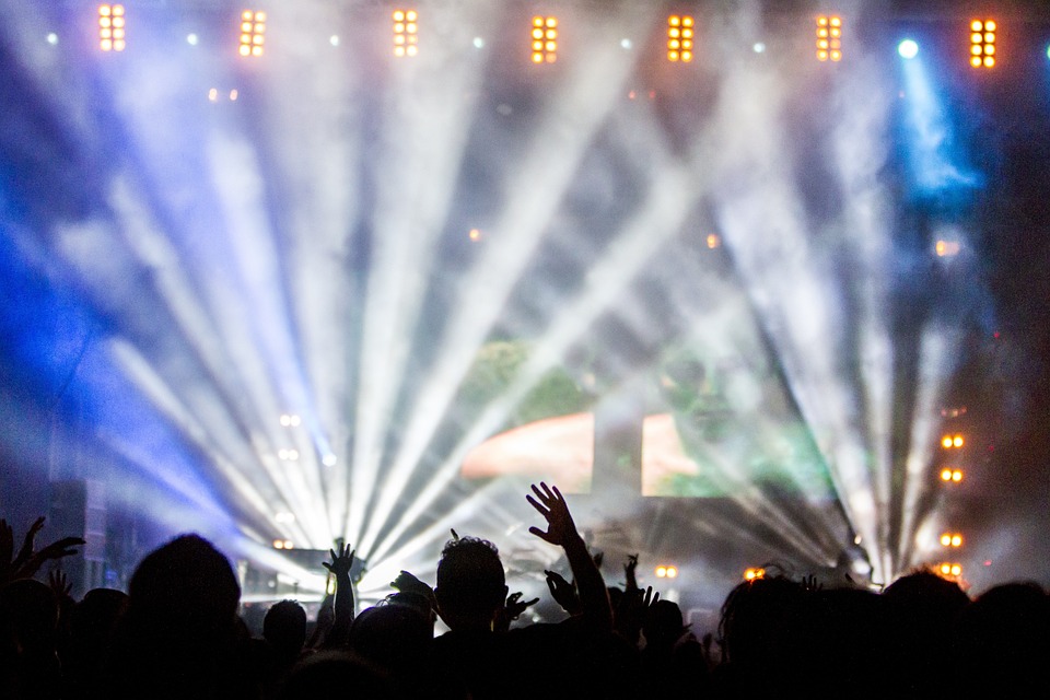 Καλά νέα για όσους πηγαίνουν σε συναυλίες – Στο 6% πέφτει ο ΦΠΑ