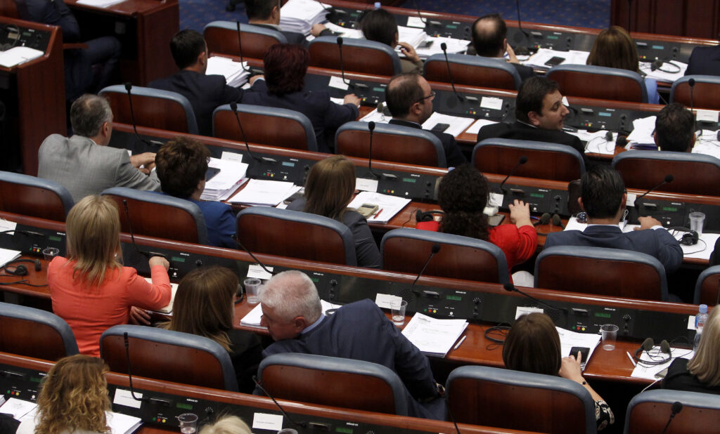 ΠΓΔΜ: Εγκρίθηκαν από την επιτροπή της Βουλής και οι 4 τροπολογίες του Συντάγματος