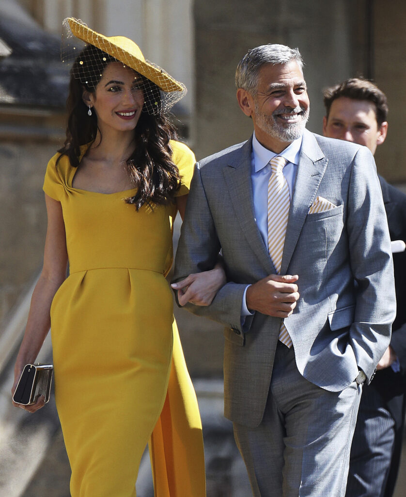 Πωλείται το κίτρινο φόρεμα της Αμάλ Αλαμουντίν από τον γάμο του πρίγκιπα Χάρι και της Μέγκαν (Photos)