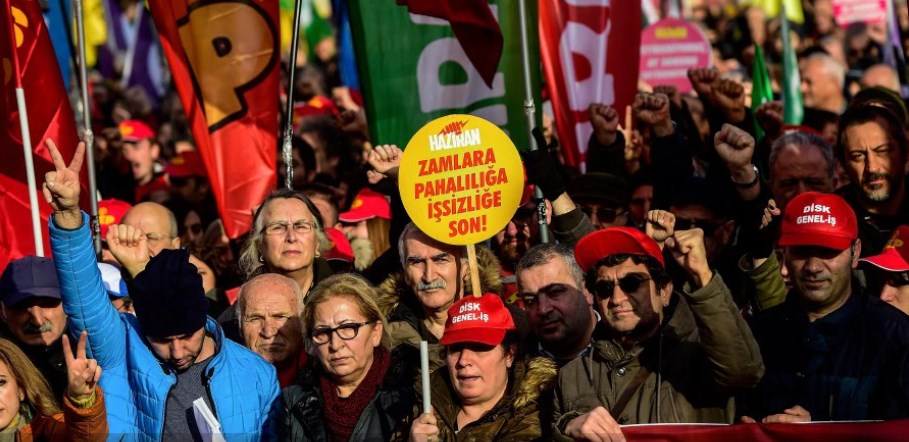 Κωνσταντινούπολη: Χιλιάδες διαδηλωτές απαίτησαν «δουλειά, ψωμί, ελευθερία»