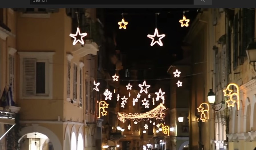 Χριστούγεννα 2018: Τα ιδιαίτερα κάλαντα και τα στολισμένα καντoύνια στην Κέρκυρα (Video)