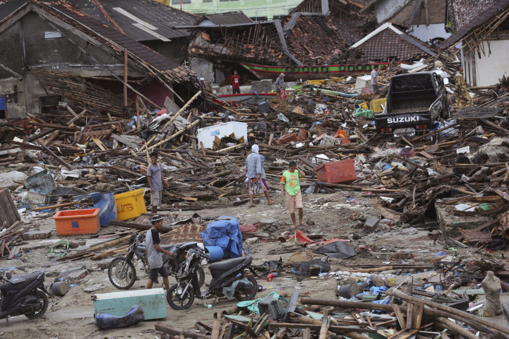 Ινδονησία: Με drones ψάχνουν για επιζώντες μετά το φονικό τσουνάμι