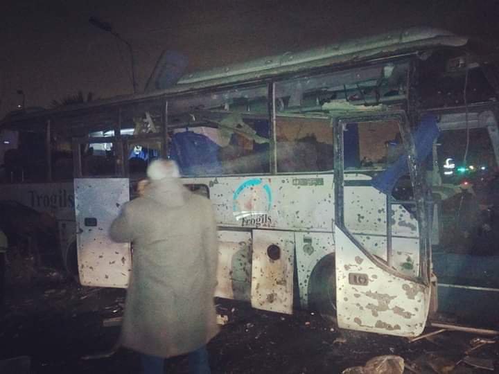 Έκρηξη σε τουριστικό λεωφορείο κοντά στις πυραμίδες της Γκίζας – 4 νεκροί (Photos)