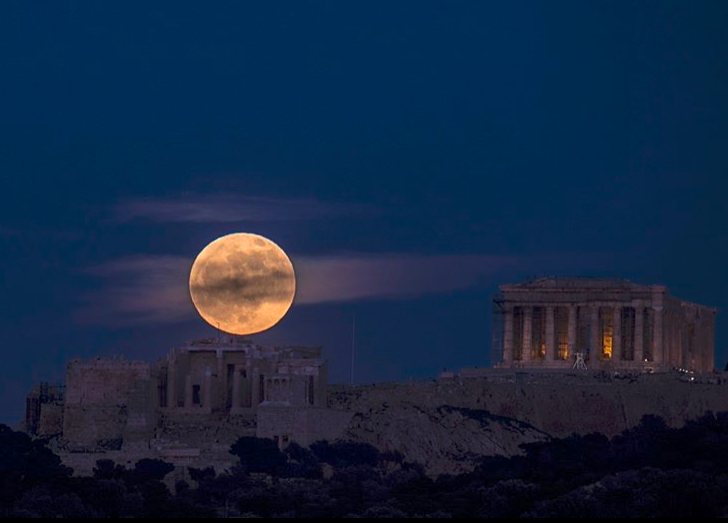 Μοναδική ομορφιά: Ο Παρθενώνας την τελευταία πανσέληνο του 2018