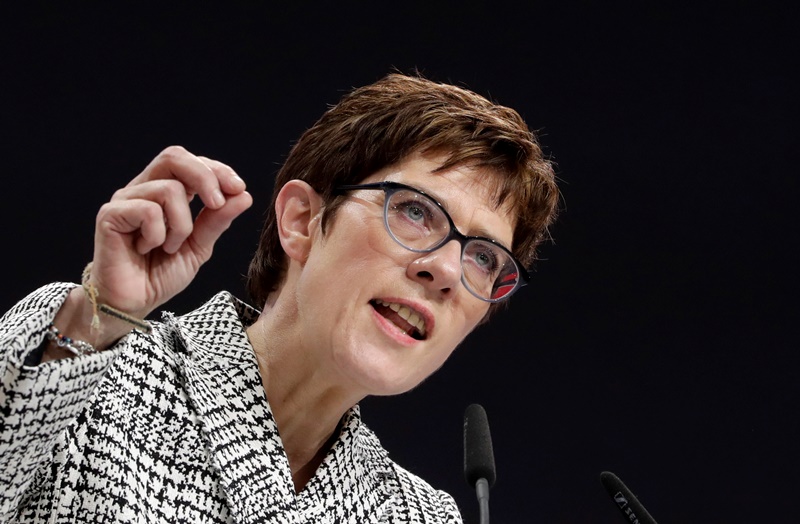 Γερμανία: Η νέα αρχηγός του CDU ξεπέρασε τη Μέρκελ σε δημοφιλία