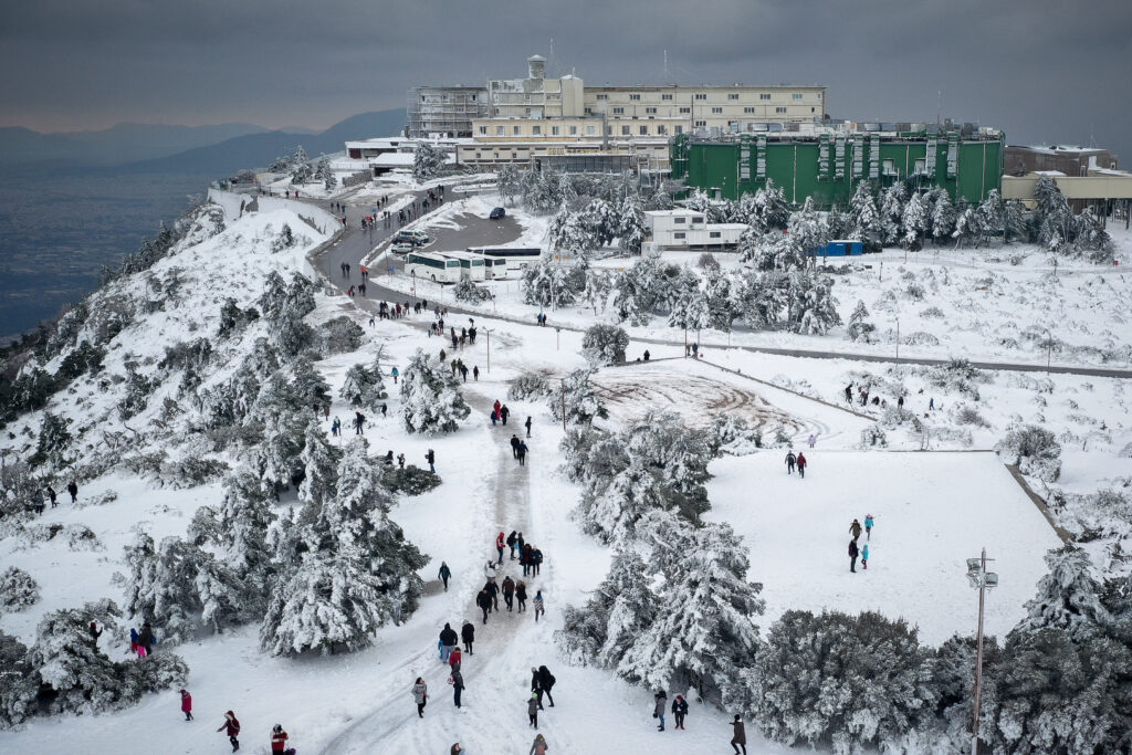 Άσπρισε η Πάρνηθα – Υπέροχες φωτογραφίες από ψηλά! (Photos)