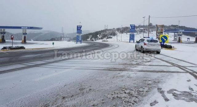 Σε κλοιό χιονιά η Φθιώτιδα – Αποκλεισμένα χωριά με ένα μέτρο χιόνι (Photos)