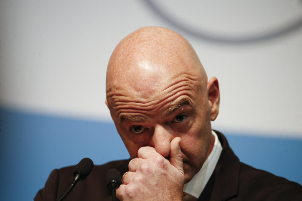 Ο πρόεδρος της FIFA θέλει να αντιμετωπίσει τη βία στα γήπεδα με… συνταγή Θάτσερ