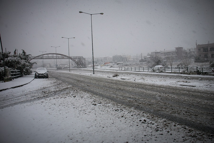 Προβλήματα από τον χιονιά: Χωρίς ρεύμα πολλά χωριά στην Εύβοια