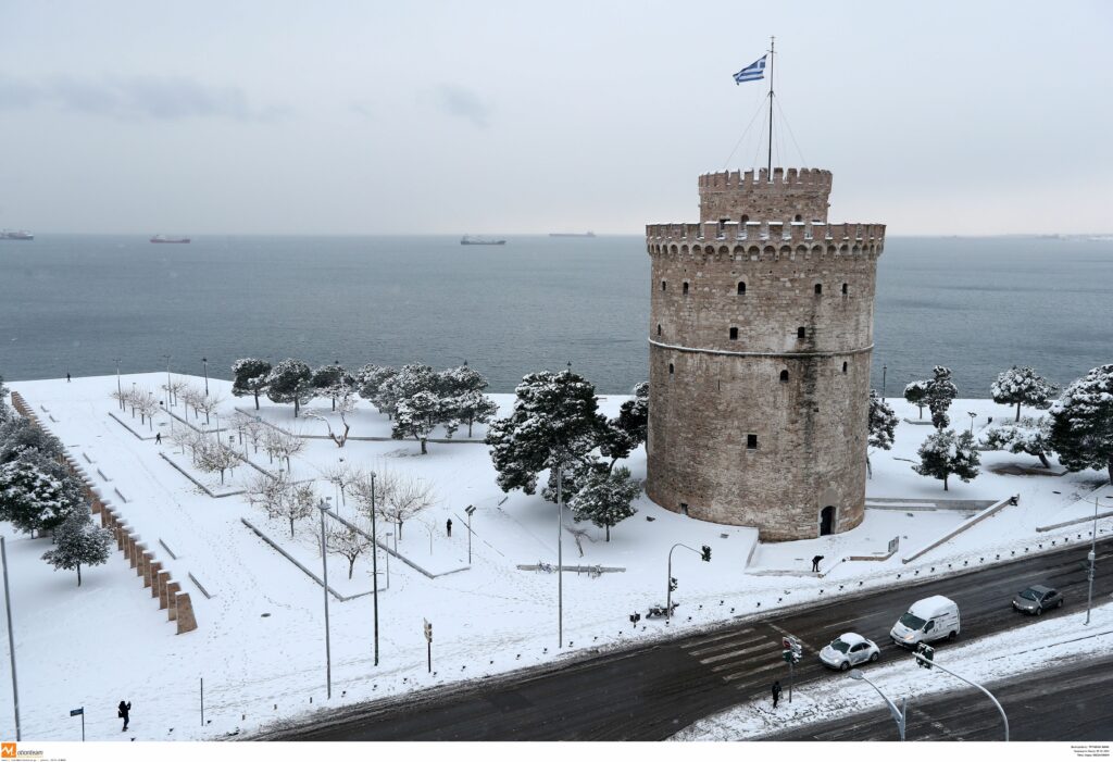 Προβλήματα στη Βόρεια Ελλάδα λόγω χιονιά: Ποιοι δρόμοι παραμένουν κλειστοί, πού χρειάζονται αλυσίδες