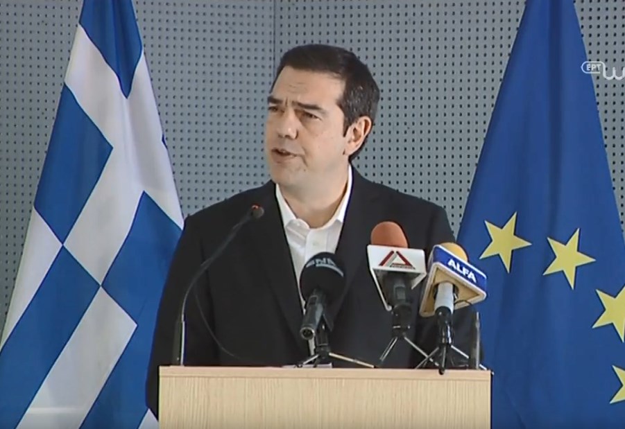 Με στίχους του Μπρεχτ απάντησε ο Τσίπρας στο πολεμοχαρές «λαϊκό άσμα» του Ερντογάν