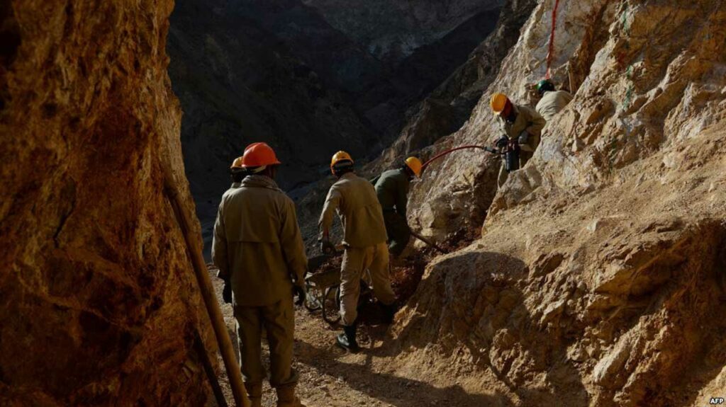 Τουλάχιστον 30 νεκροί σε κατολίσθηση χρυσωρυχείου στο Αφγανιστάν