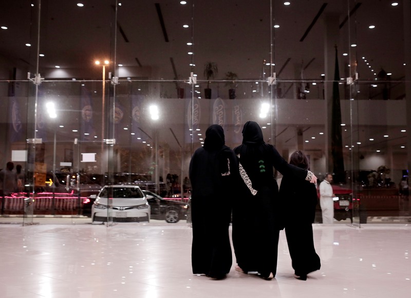 Σαουδική Αραβία: Οι γυναίκες θα ενημερώνονται με sms για το …διαζύγιο τους