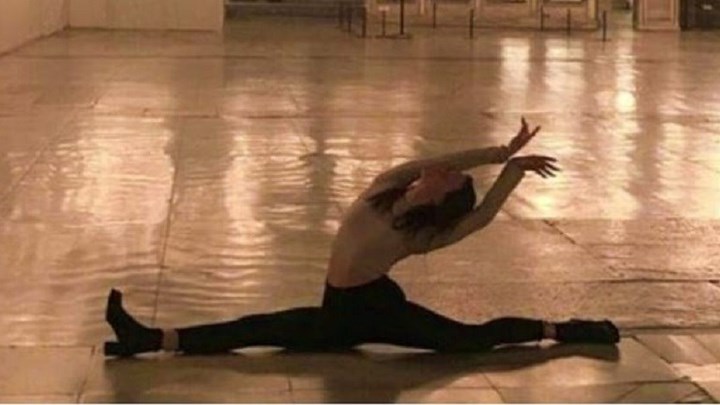 Χορεύτρια έκανε σπαγγάτο μέσα στον ναό της Αγίας Σοφίας (Video)