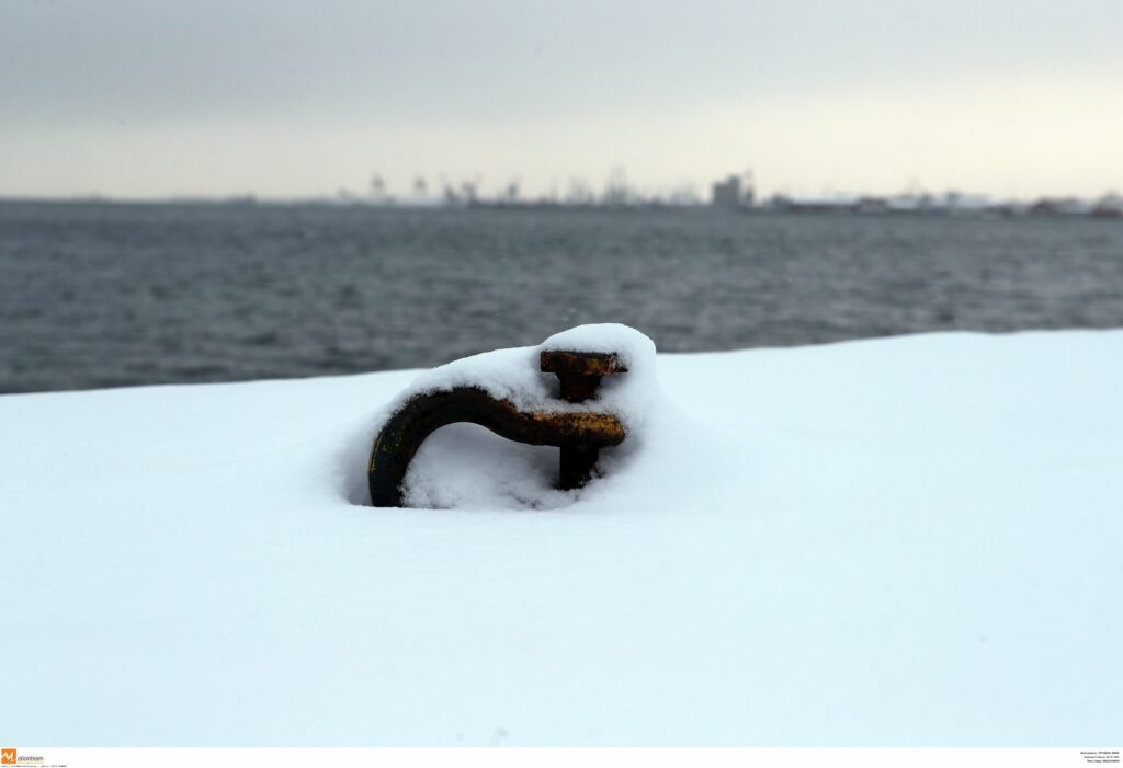 Χωρίς ρεύμα η μισή Σκόπελος – Έντονη η χιονόπτωση στο νησί