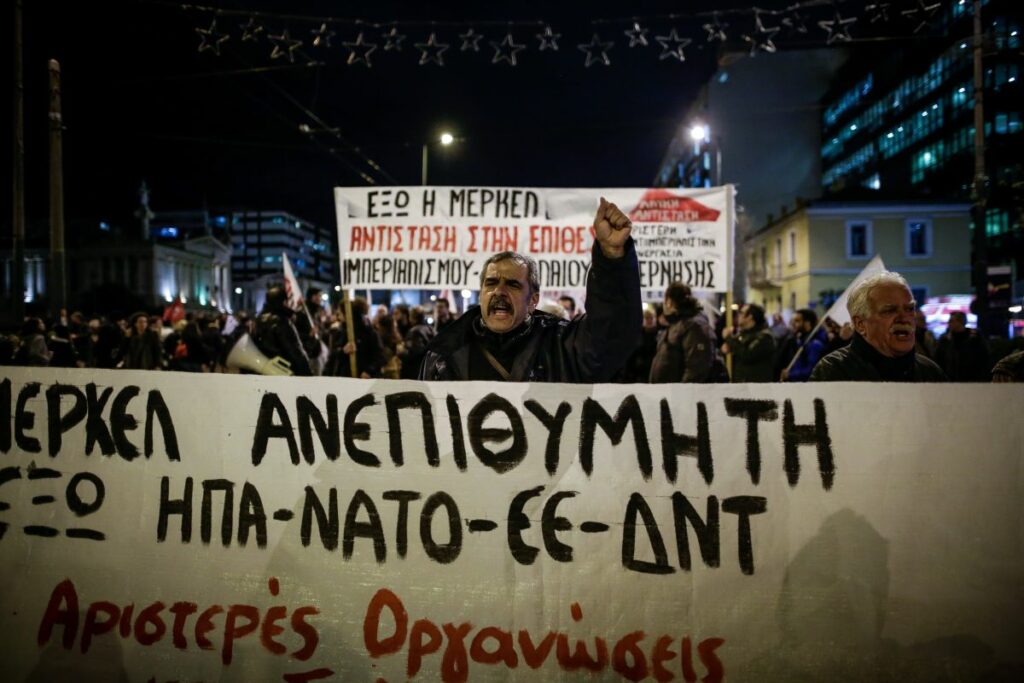 Ένταση και χημικά στο κέντρο της Αθήνας κατά την πορεία για την επίσκεψη Μέρκελ (Photos)