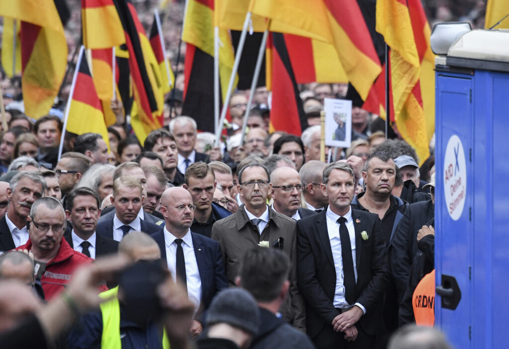 Γερμανία: Η άκρα δεξιά θέλει «εθνικογερμανική» θέση και έξοδο από την Ευρωπαϊκή Ένωση