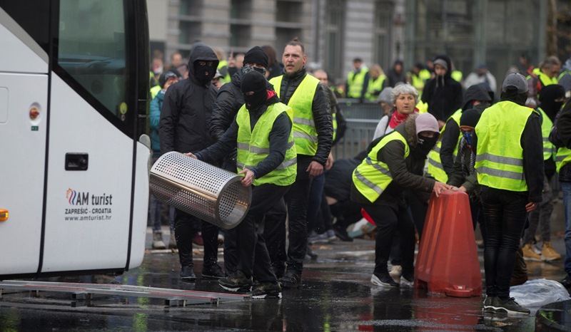 Βέλγιο: Διαδηλωτής των «κίτρινων γιλέκων» παρασύρθηκε και σκοτώθηκε από φορτηγό