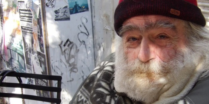 Πέθανε ο διάσημος κομμωτής και εικαστικός Κάρολος Καμπελόπουλος