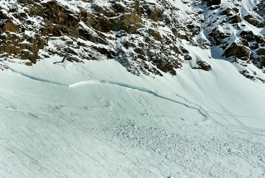 Τραγωδία σε χιονοδρομικό κέντρο της Γαλλίας: Σκιέρ παρασύρθηκε από χιονοστιβάδα