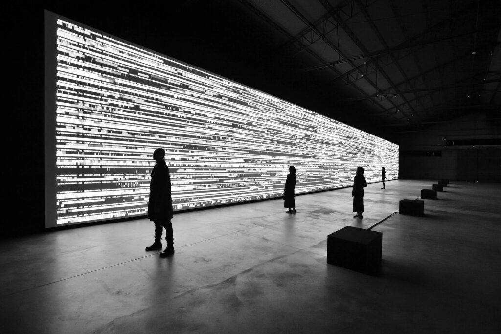 Οπτικοακουστική εγκατάσταση στη Στέγη- Ryoji Ikeda Data.Flux  [12XGA version]