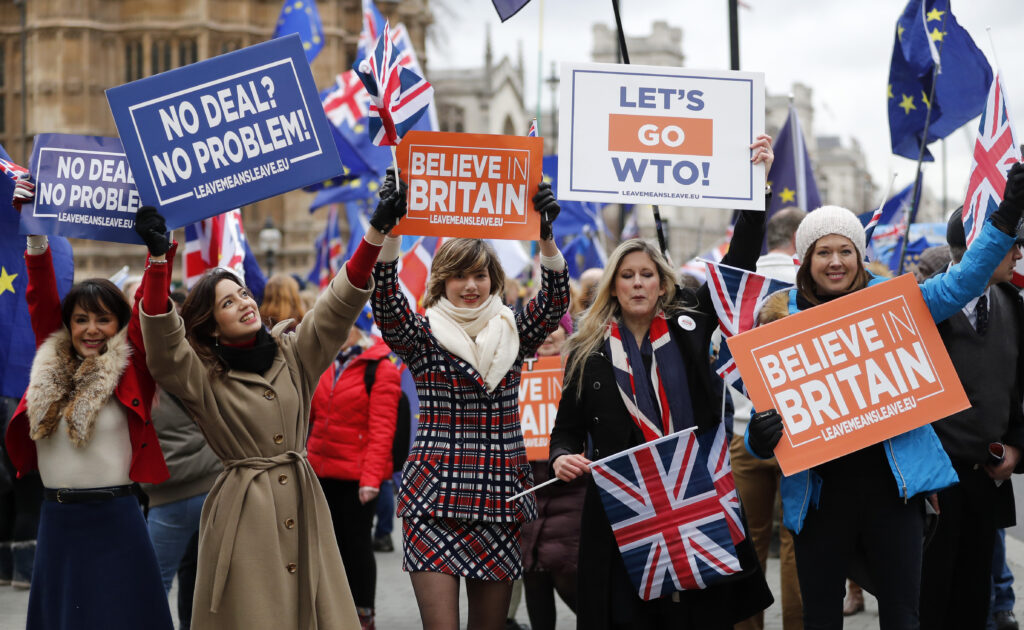 Brexit: Την Τετάρτη συζητείται η πρόταση μομφής κατά της Μέι μετά την ιστορική της ήττα στο Κοινοβούλιο