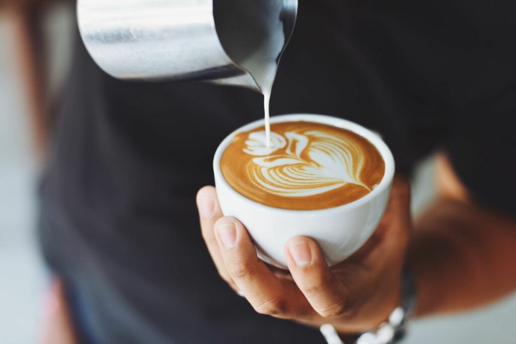 Πότε ο καφές γίνεται επικίνδυνος για την καρδιακή υγεία των νέων