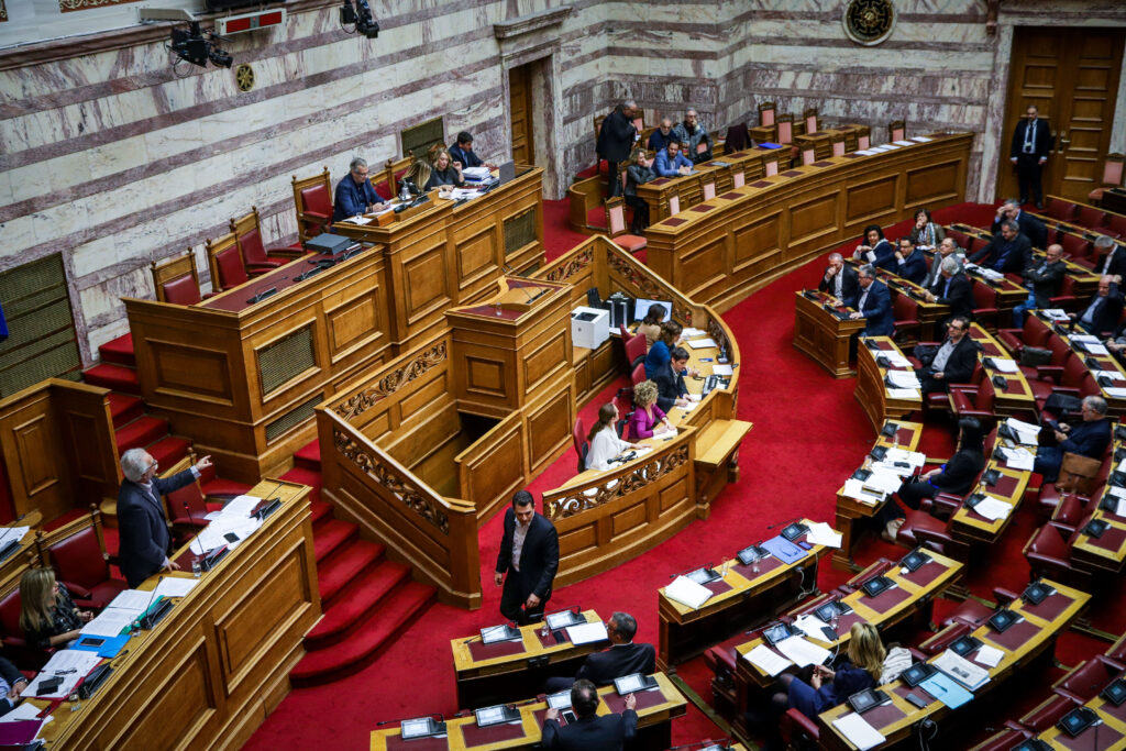 Ψηφίστηκε το νομοσχέδιο με τις τροπολογίες για το νέο σύστημα διορισμού των εκπαιδευτικών
