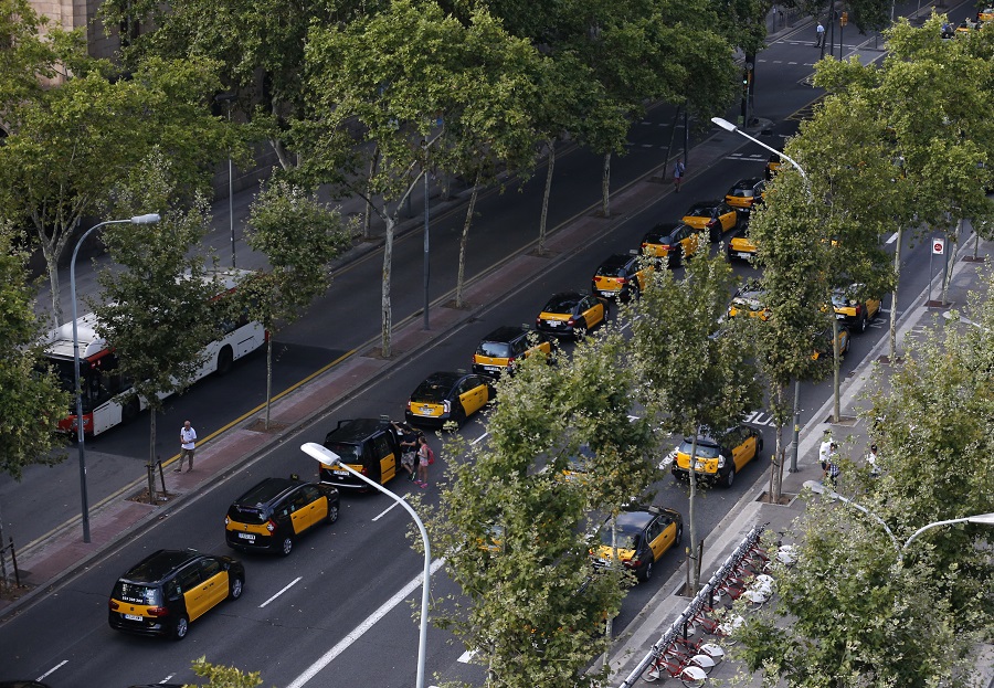 «Παραλύει» την Βαρκελώνη η απεργία στα ταξί – Κυκλοφοριακό χάος