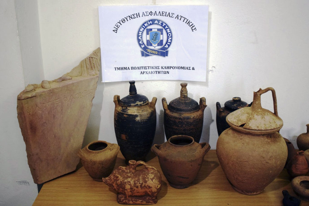Γύθειο: Πλήθος αρχαιοτήτων βρέθηκε στην κατοχή 46χρονου (Photos)