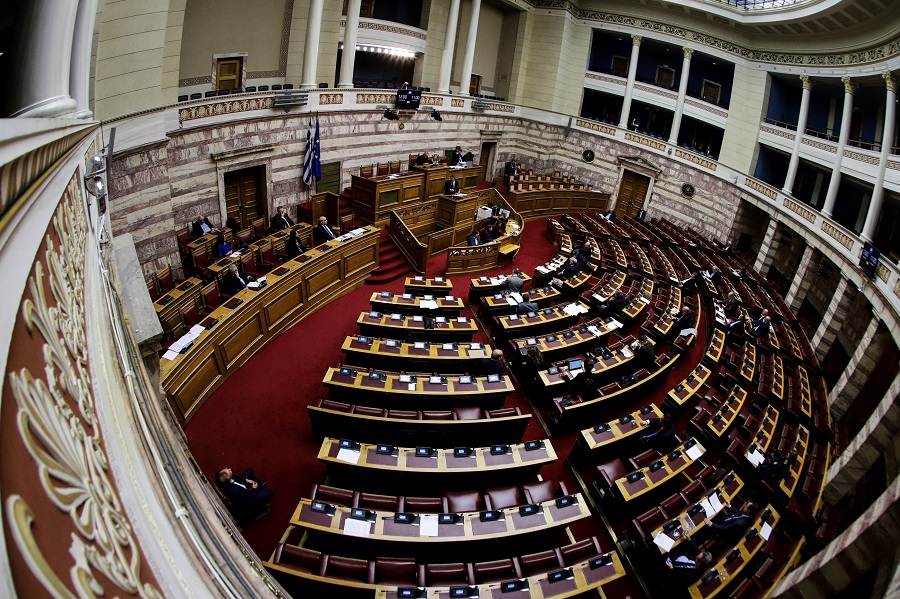 Ο Κατρούγκαλος κατέθεσε το επίσημο κείμενο του συντάγματος της πΓΔΜ