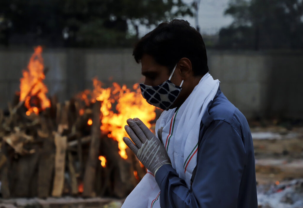 Ινδία: Ξεπέρασαν τα 25 εκατομμύρια τα κρούσματα κορονοϊού – Τραγικό ρεκόρ 4.239 θανάτων σε 24 ώρες