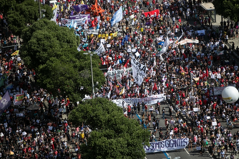 Βραζιλία:  Μεγάλες διαδηλώσεις κατά του Μπολσονάρο