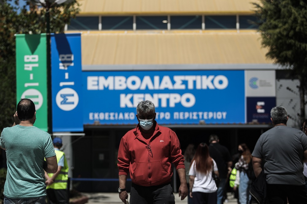 Τζανάκης για εμβολιασμούς: «Πιθανώς αναμνηστικές δόσεις κάθε χρόνο»