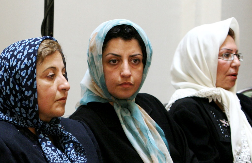 Μεσαίωνας στο Ιράν: Μαστίγωση και φυλάκιση 30 μηνών για την ακτιβίστρια-δημοσιογράφο Ναργκίς Μοχαμαντί