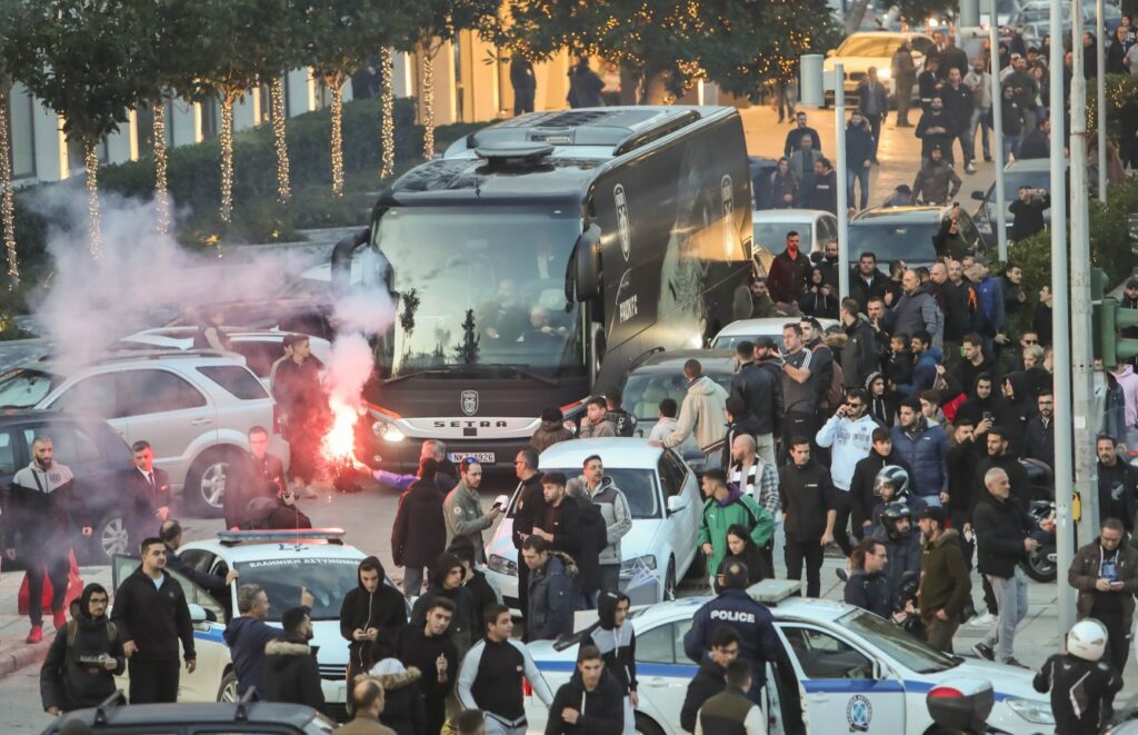 Πούλμαν με οπαδούς του ΠΑΟΚ έφτασαν στην Αθήνα ενόψει του τελικού Κυπέλλου