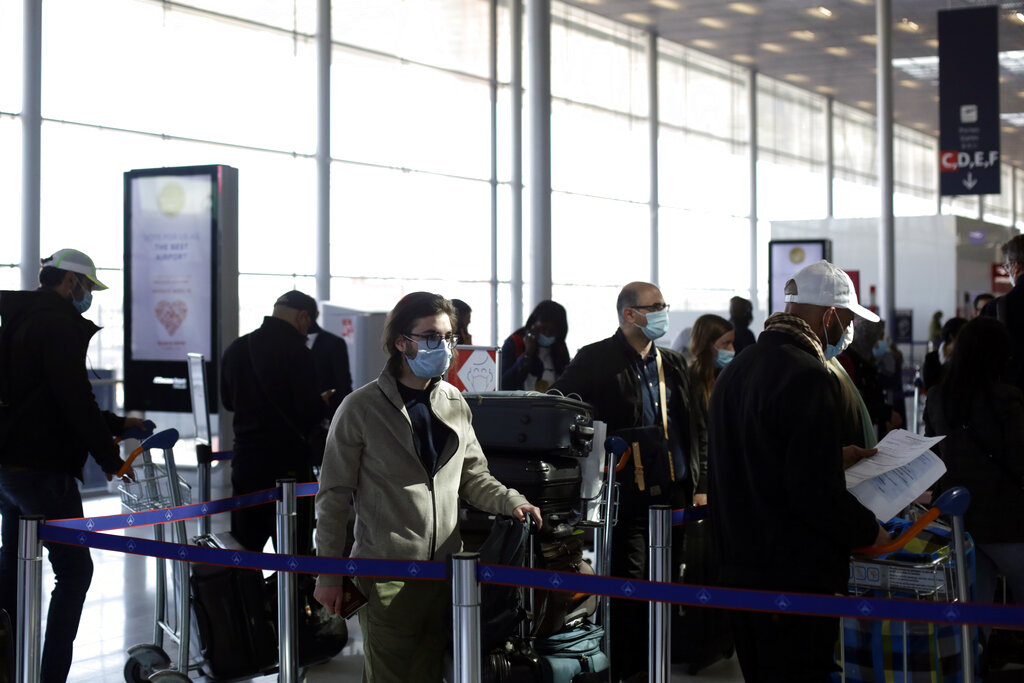 Κράτη-μέλη της ΕΕ θα μπορούν να δέχονται τουρίστες μόνο με την πρώτη δόση εμβολίου