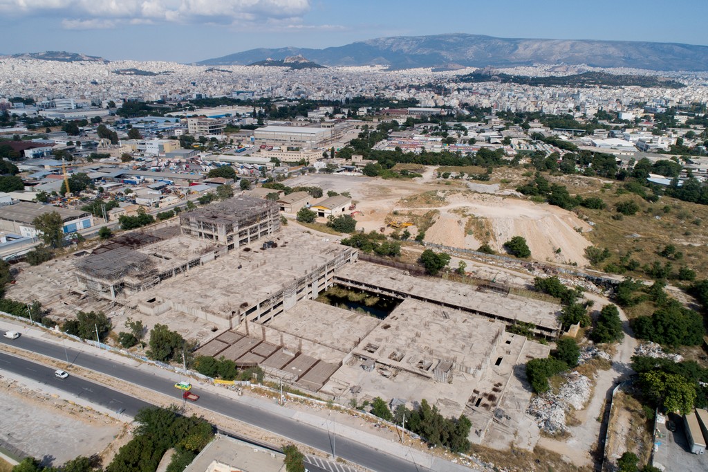 Το «γαλάζιο» εργοτάξιο στην Αθήνα σε στυλ «τσιμέντο ας γίνει»