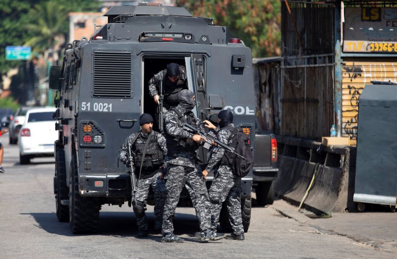 Βραζιλία: 28 νεκροί από συμπλοκές αστυνομικών και εμπόρων ναρκωτικών σε φαβέλα στο Ρίο