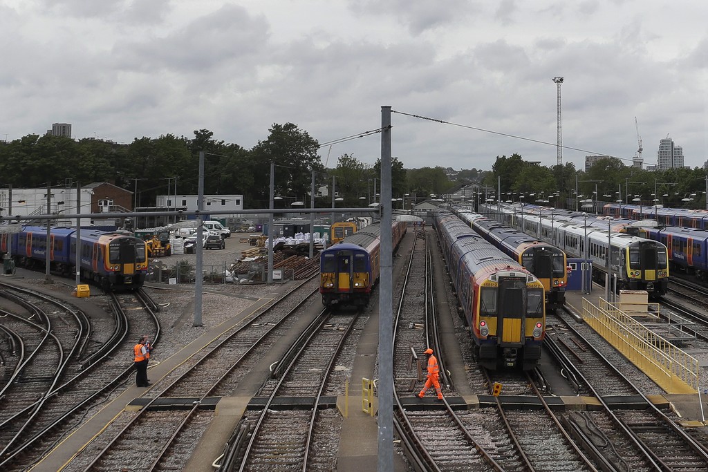 Η Βρετανία επανακτά τον έλεγχο των σιδηροδρόμων